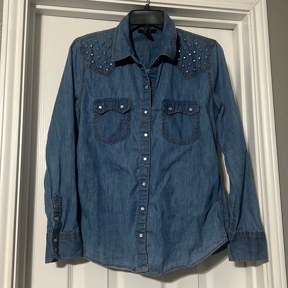 Sz S Forever 21 denim silver studded pearl snap denim shirt